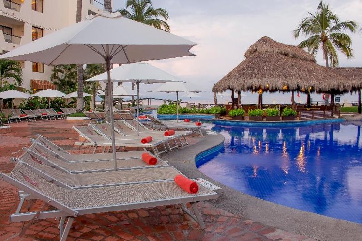 Plaza Pelicanos Grand Beach Resort Puerto Vallarta | Holidays to Mexico |  Broadway Travel