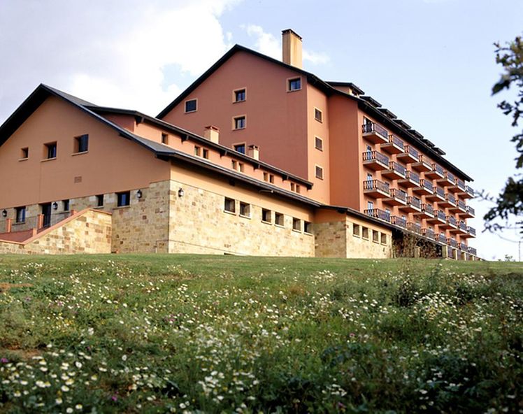 PARADOR DE CERVERA DE PISUERGA Santander, Northern Spain ...