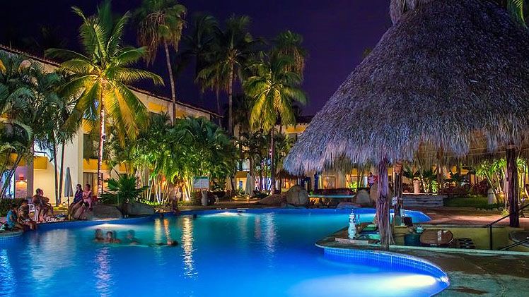 Plaza Pelicanos Club Beach Resort Puerto Vallarta | Holidays to Mexico |  Broadway Travel